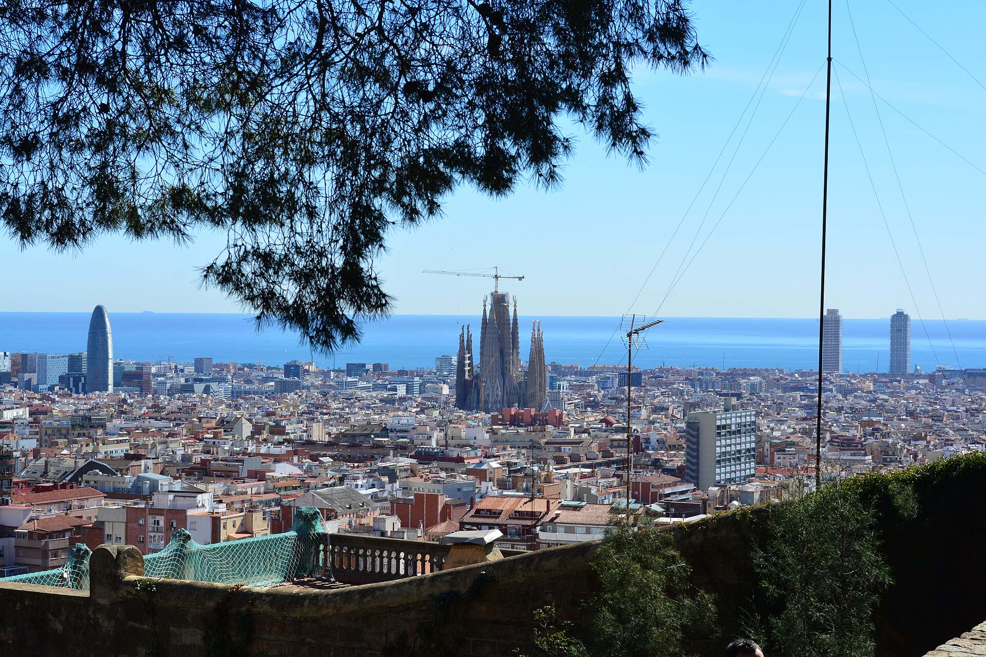Barcelona and the Sagrada Família seen from Park Güell, the sea beyond